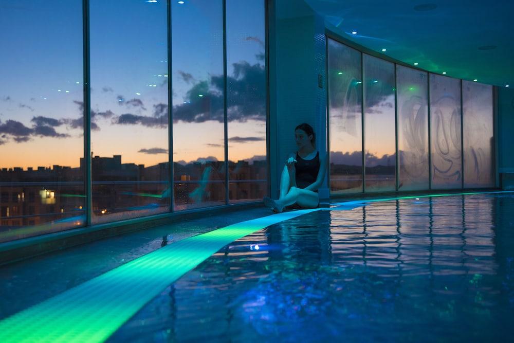Gran Hotel Lakua Віторія-Гастейс Екстер'єр фото The Sky Pool