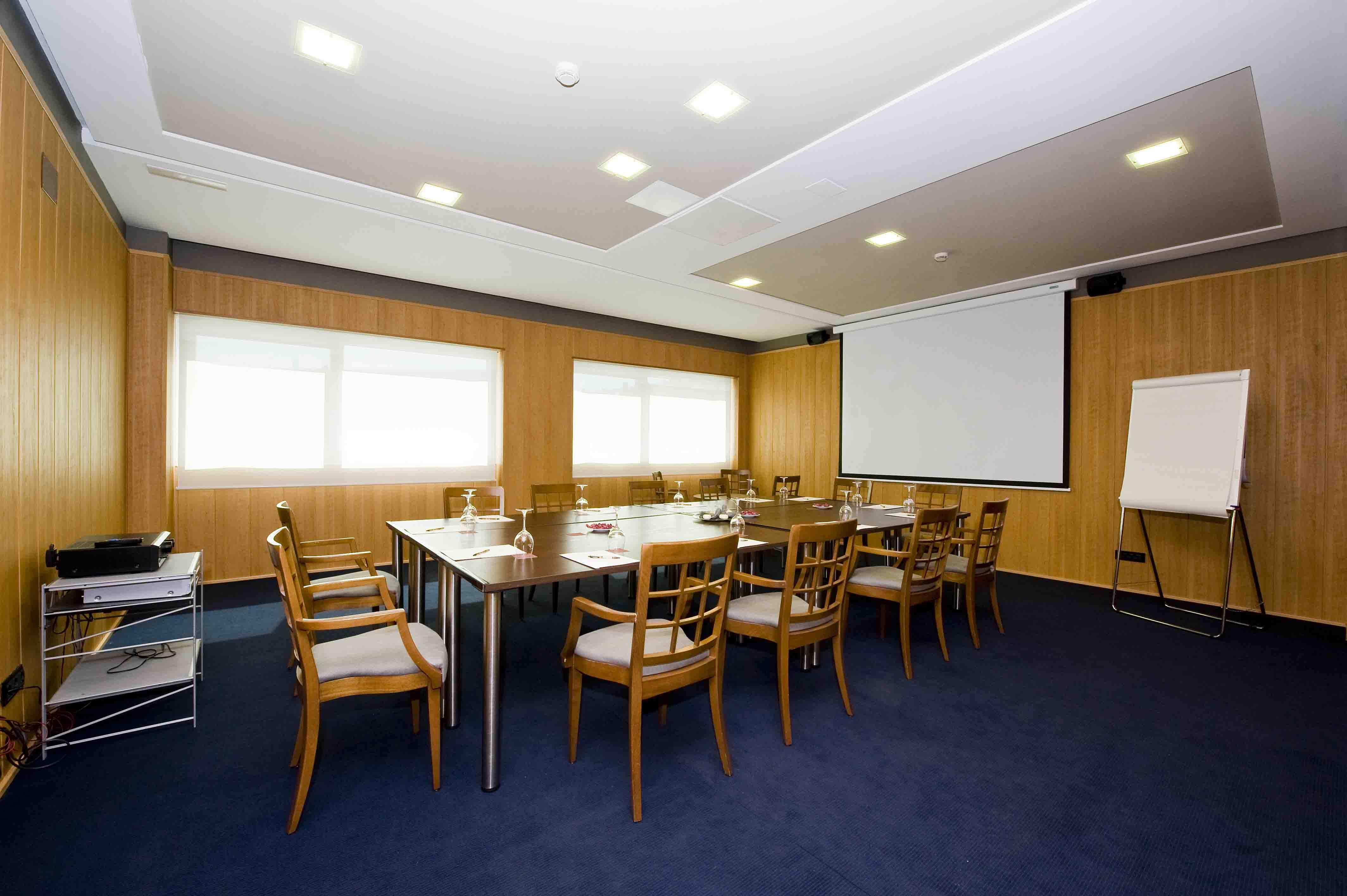 Gran Hotel Lakua Віторія-Гастейс Екстер'єр фото Meeting room