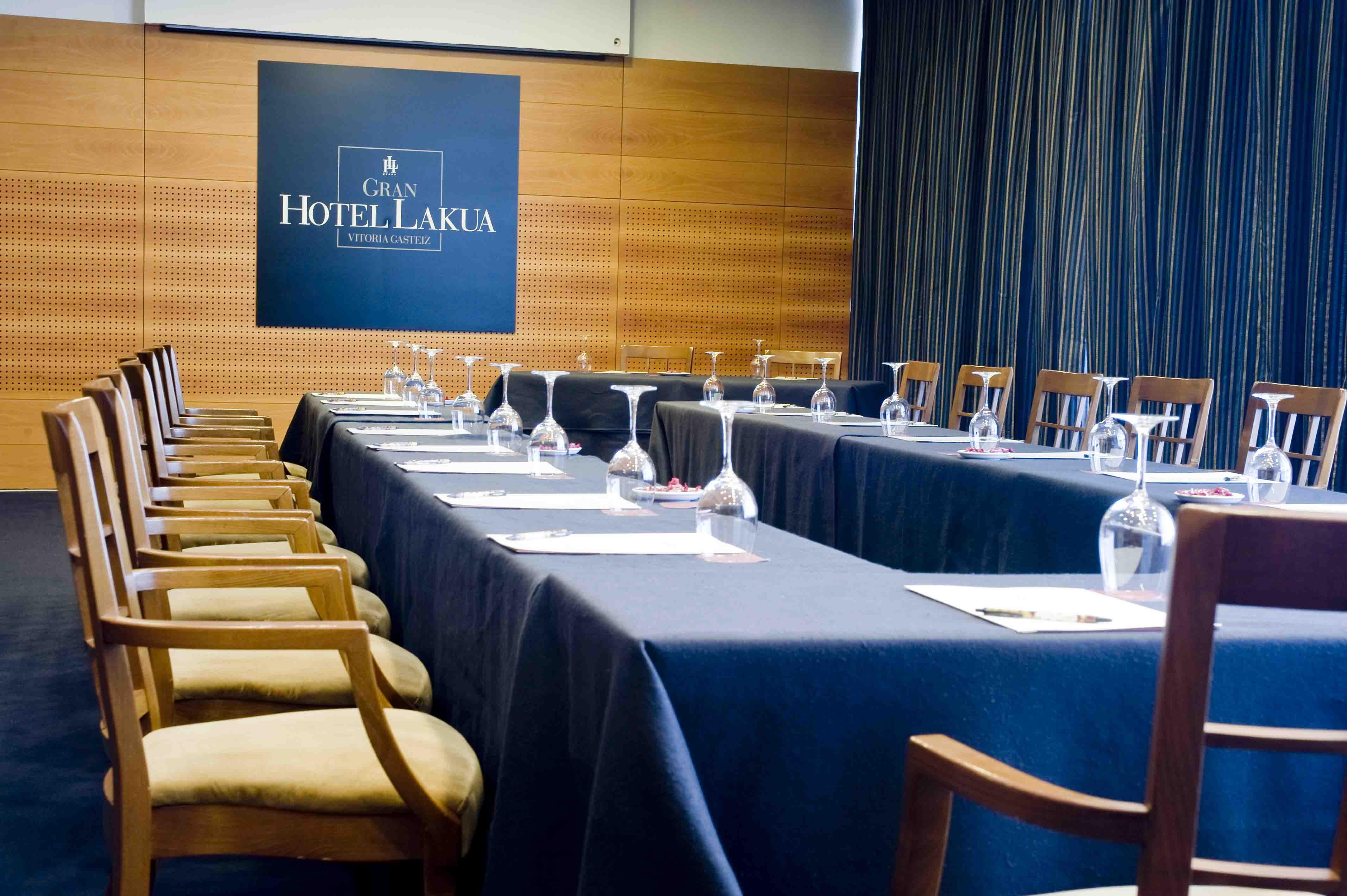 Gran Hotel Lakua Віторія-Гастейс Екстер'єр фото Meeting room