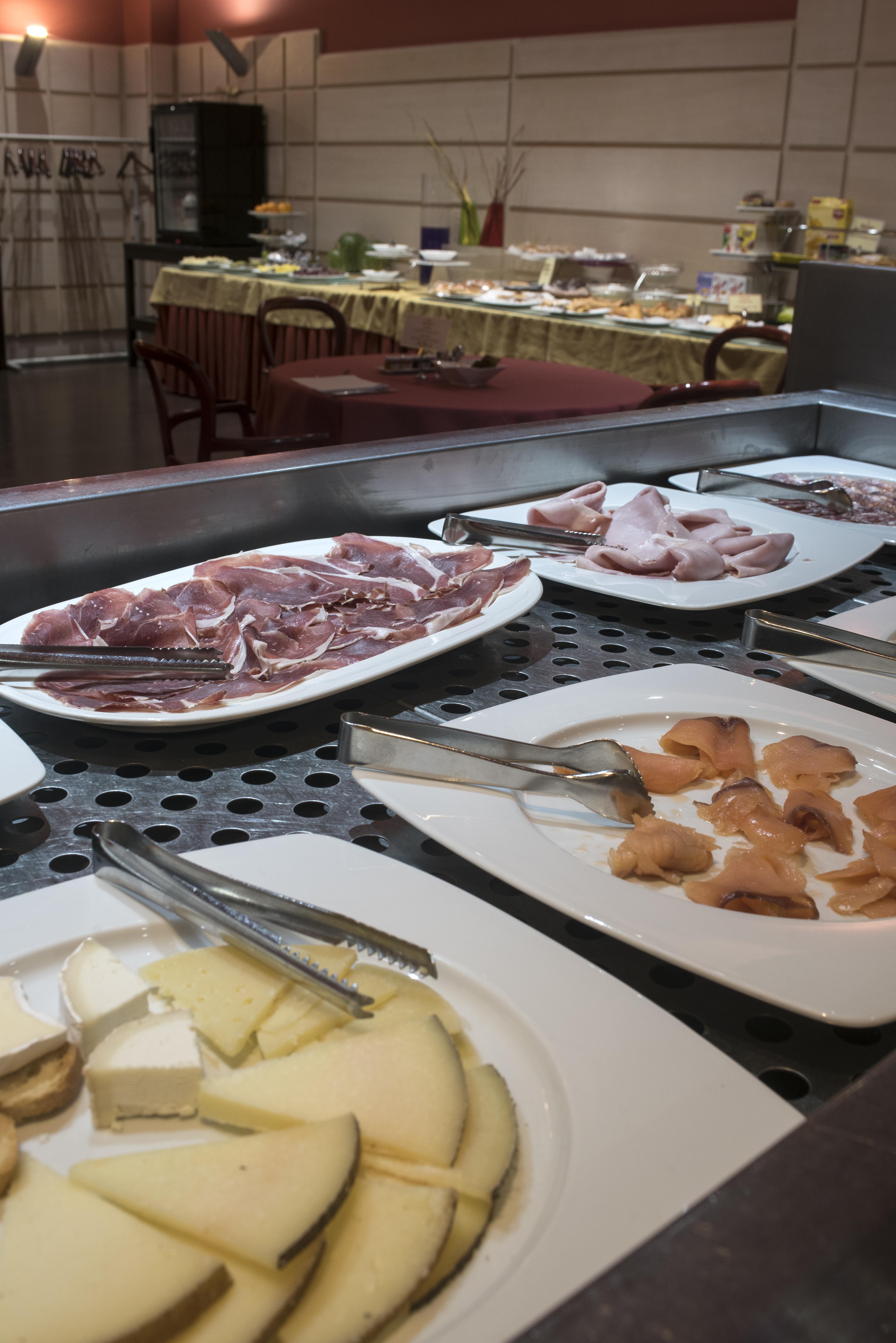 Gran Hotel Lakua Віторія-Гастейс Екстер'єр фото Cold cuts