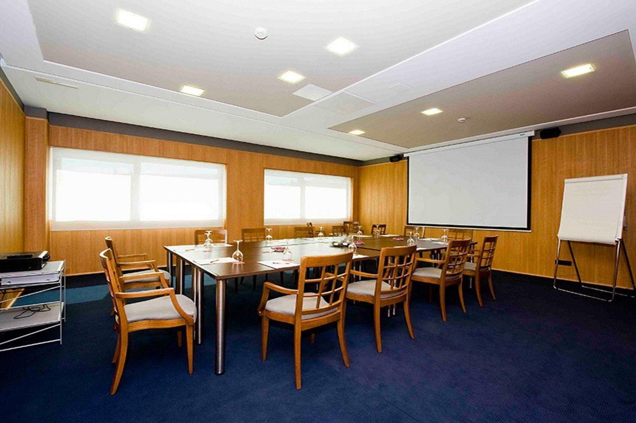 Gran Hotel Lakua Віторія-Гастейс Екстер'єр фото Meeting room