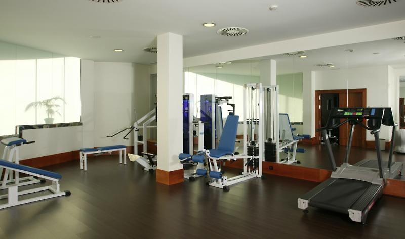 Gran Hotel Lakua Віторія-Гастейс Екстер'єр фото A gym in a hotel