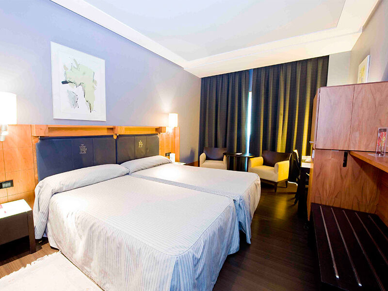 Gran Hotel Lakua Віторія-Гастейс Екстер'єр фото A room at the hotel